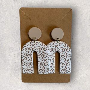 Leopard Print Women’s Beautiful Pattern U-Shaped Drop Earrings NWOT